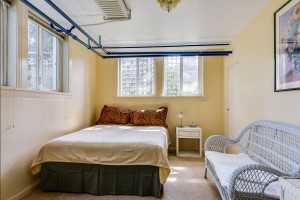 1955 University Street House | Bed & Breakfast - Bedroom